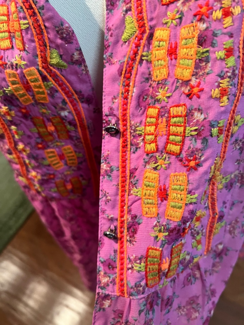 Colorful blouse - Picture 2 of 3